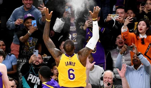 kaiyun账号登录詹姆斯与70激战雄鹿分钟，领先优势明显胜负难料！，Uzi焦点对战赛场气氛高涨的简单介绍