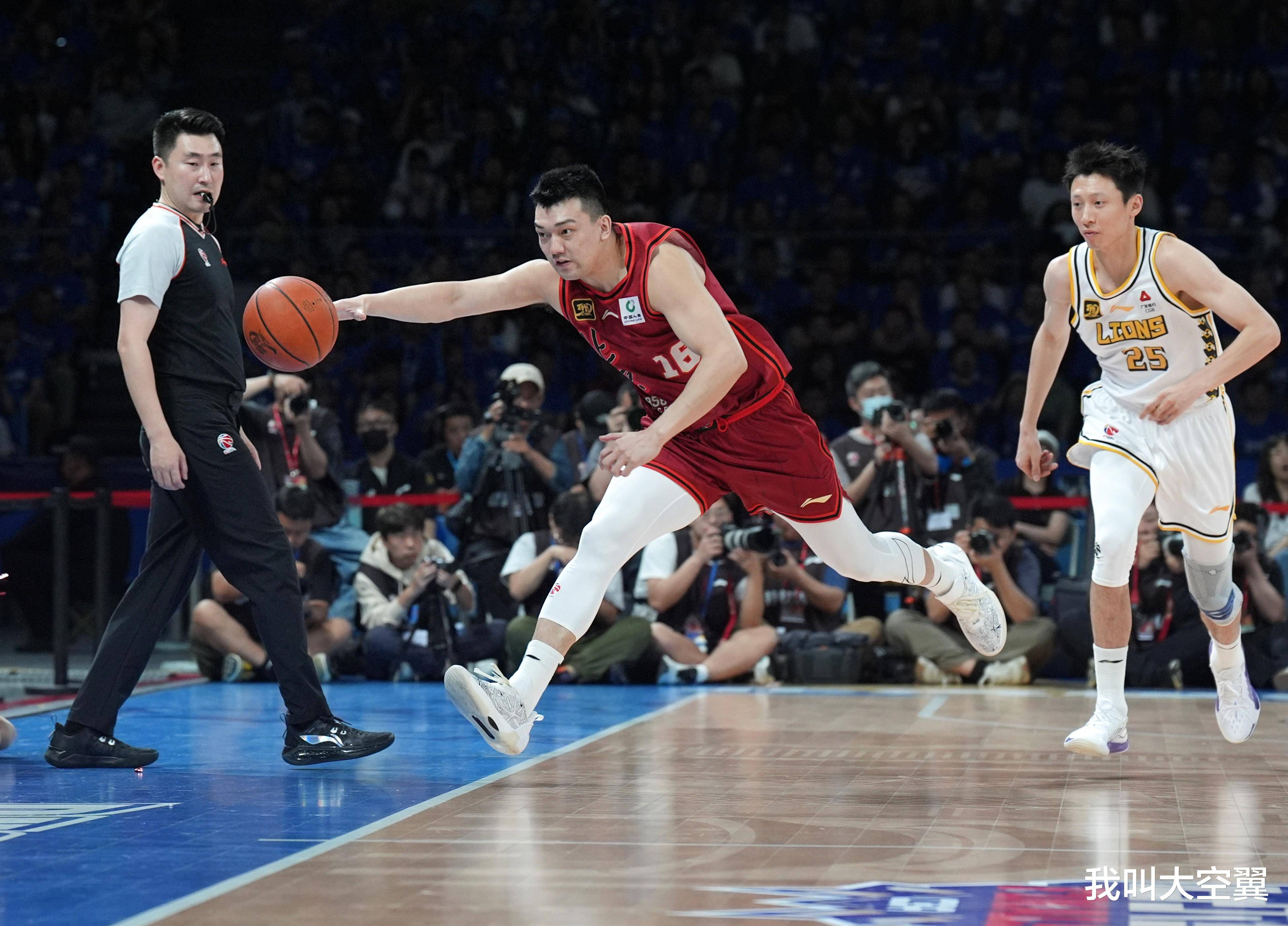 关于转折点北京首钢篮板制胜；NBA总决赛今晚攻防权衡；管理层满意；年轻球员得到机会的信息