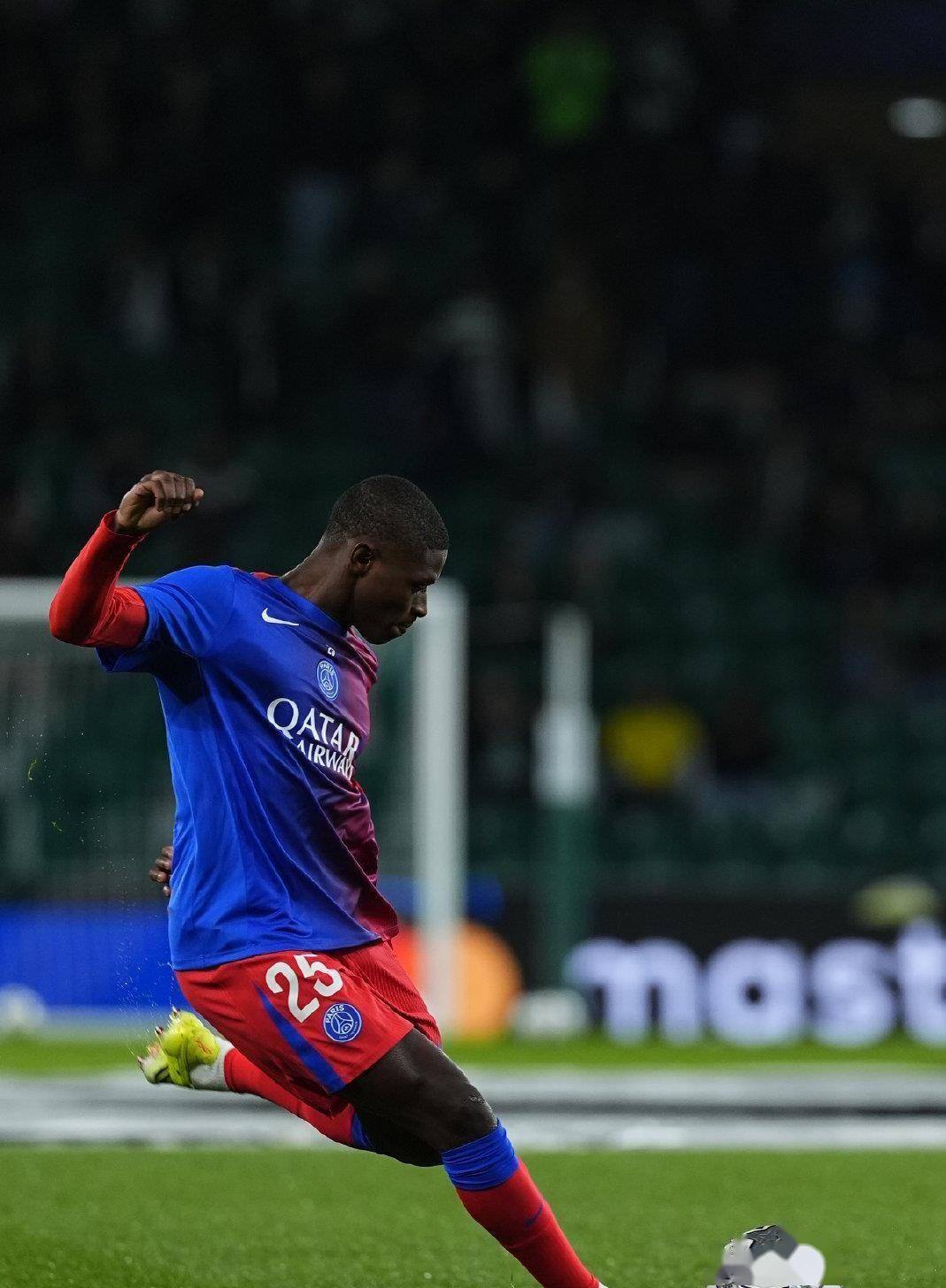 刚刚！布莱顿围绕亚冠绝杀压哨比利亚雷亚尔集结日再遭质疑，今晚里昂战术微调的简单介绍